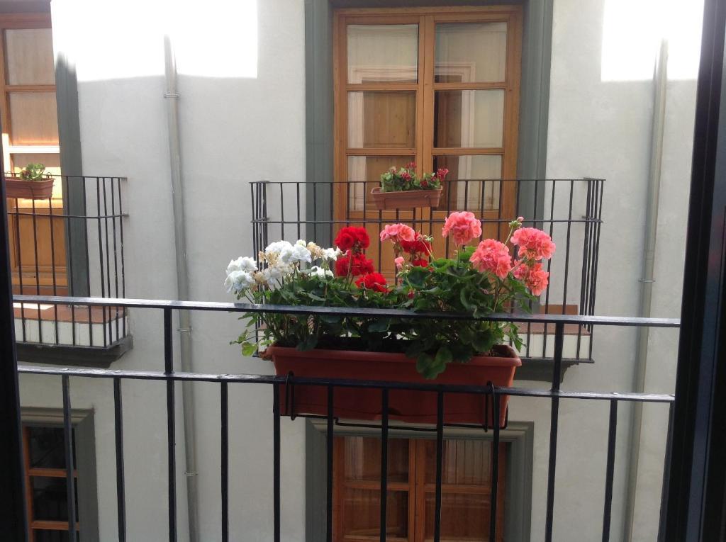 Orange Flats Market Valenza
